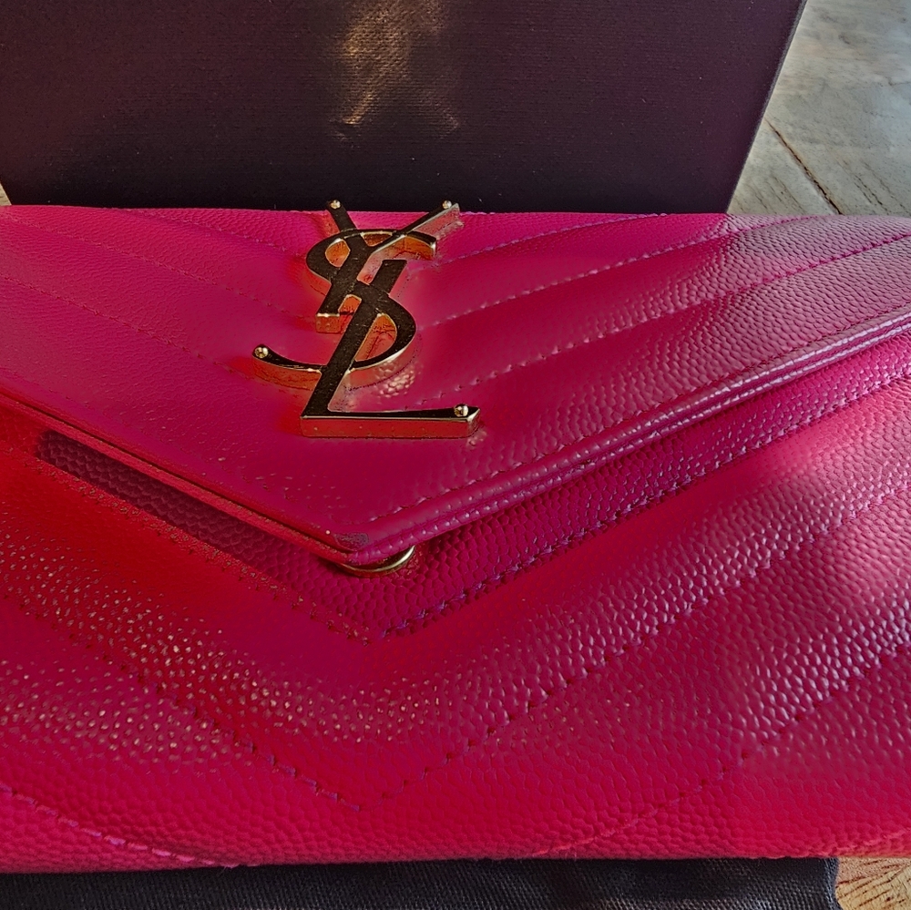 SAINT LAURENT CASSANDRE MATELASSÉ FUCHSIA WALLET - Picture 4 of 11